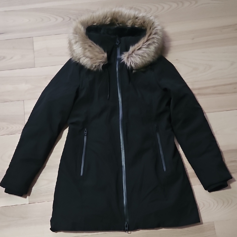 SOLD**Zara Women's Black Fur-Trimmed Coat